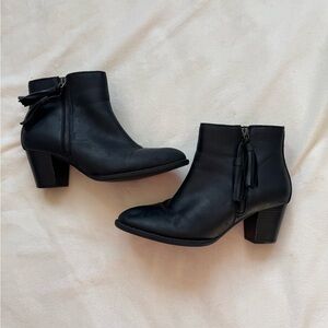 Vionic booties